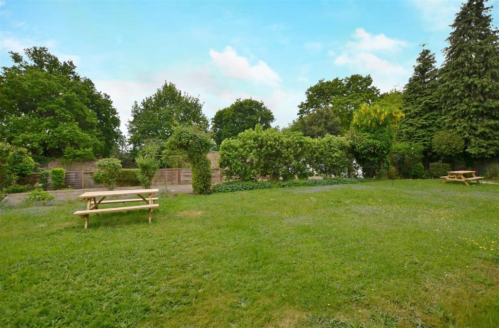 Blandford Road, Teddington 2 bed flat £445,000