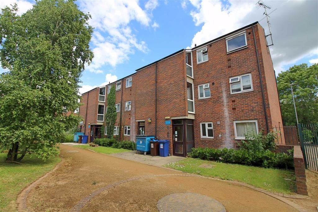 Saddlers Path, Borehamwood, Herts 1 bed flat for sale £199,950