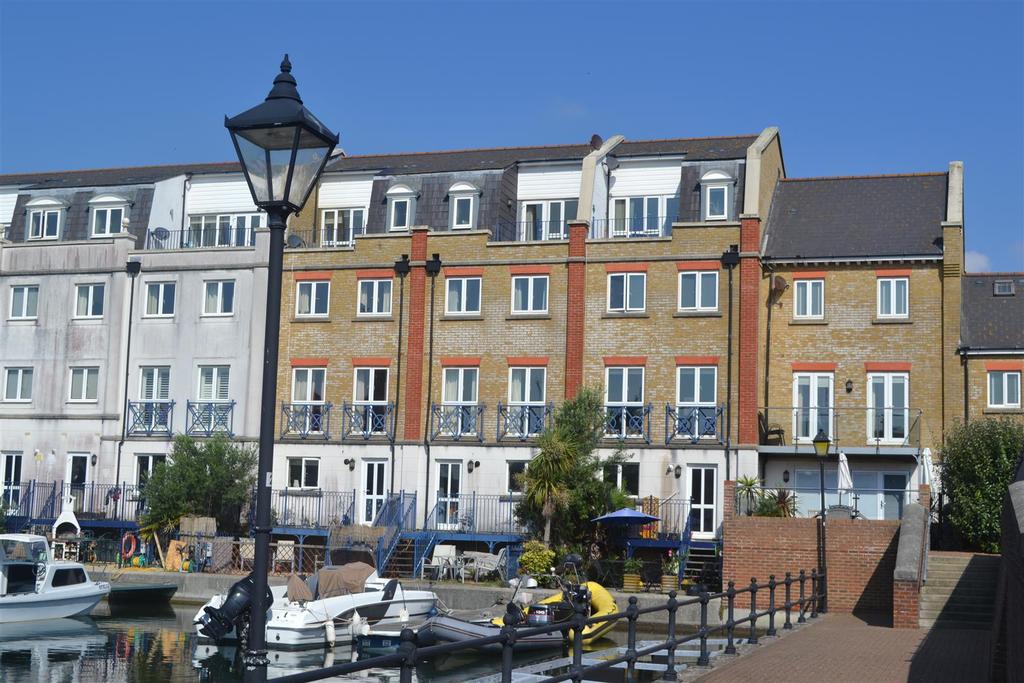 The Piazza, Sovereign Harbour, Eastbourne 4 bed terraced house £1,650