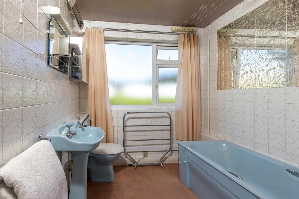 BATHROOM SUITE &amp; SHOWER