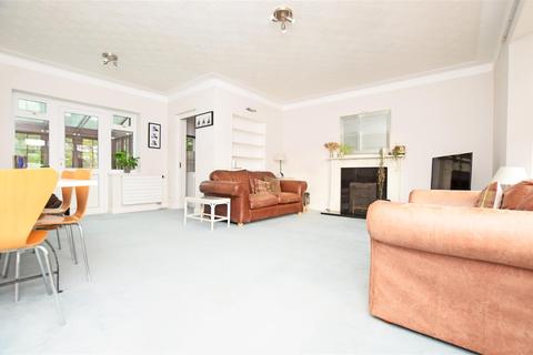4 bedroom detached bungalow to rent - Broad Lane, Hampton