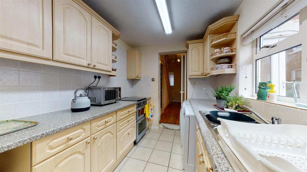 St. Marys Road, Faversham 3 bed terraced house £350,000