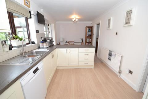 17 Ambleton Way, Queensbury, Bradford, BD13 2DZ