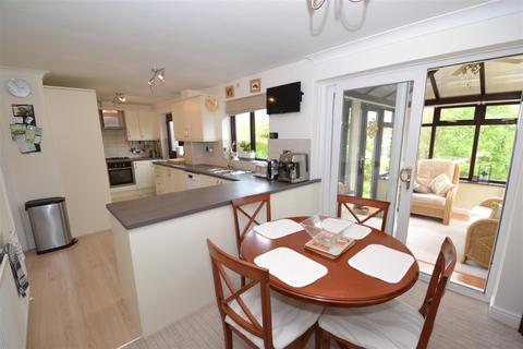 17 Ambleton Way, Queensbury, Bradford, BD13 2DZ