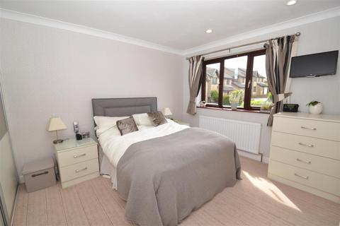 17 Ambleton Way, Queensbury, Bradford, BD13 2DZ