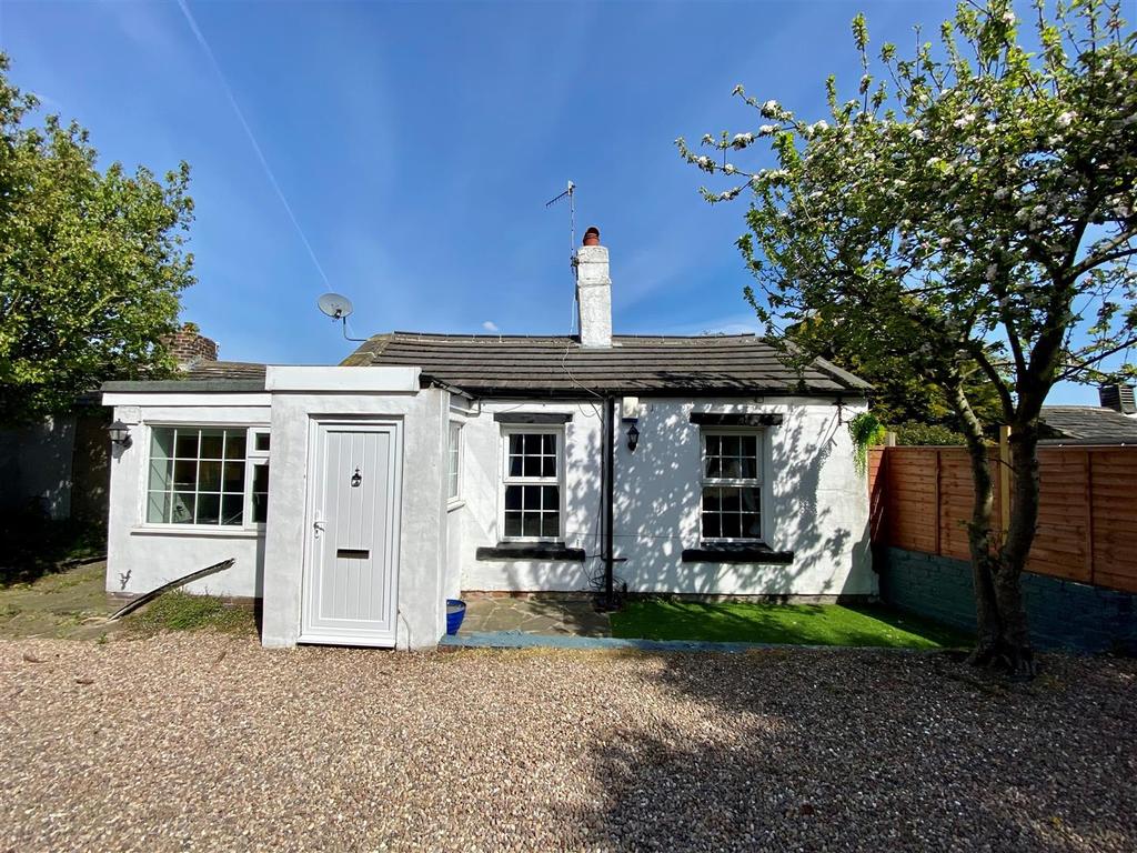 Kirkgate, Hanging Heaton, Batley 1 bed semidetached bungalow for sale