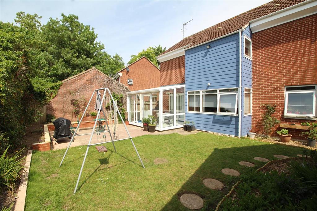 Denmark Drive, Orton Waterville, Peterborough 4 bed detached house £