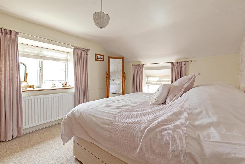 Bedroom 1-1.jpg