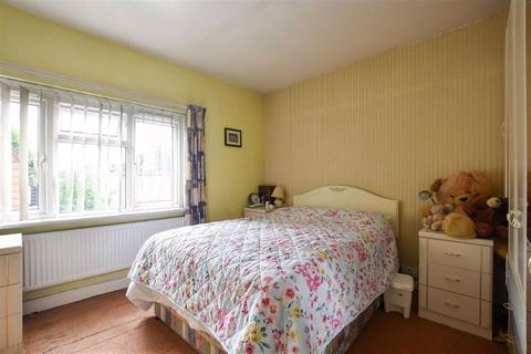 3 Rosedale Road, Northampton, NN2 7QE