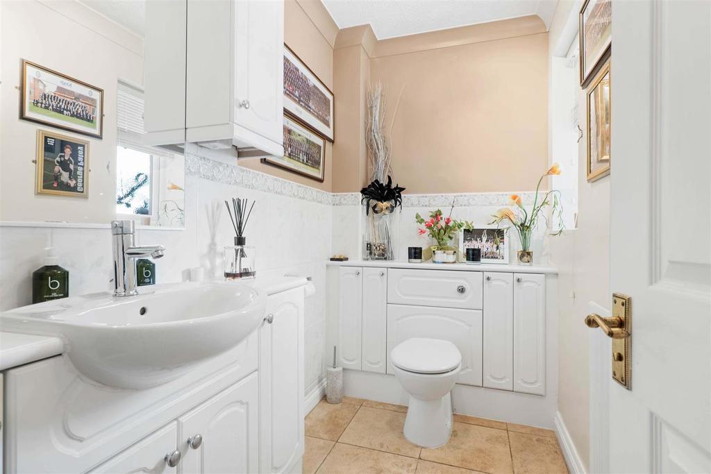Beaconhill House - Cloakroom.jpg