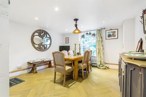 3 bedroom house to rent, Upper Richmond Road, SW15