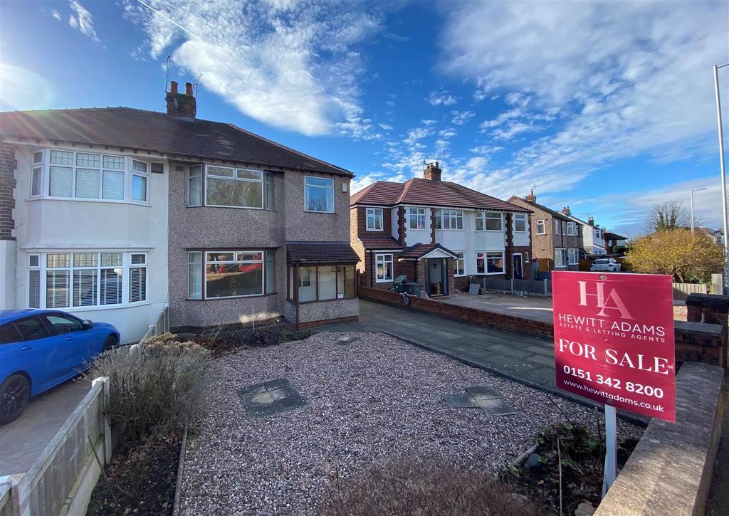 Bromborough Village Road, Bromborough 3 bed semidetached house £230,000