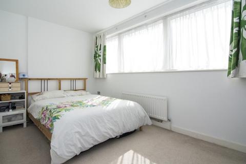 2 bedroom flat to rent, Kings Arms Court, Aldgate, London, E1