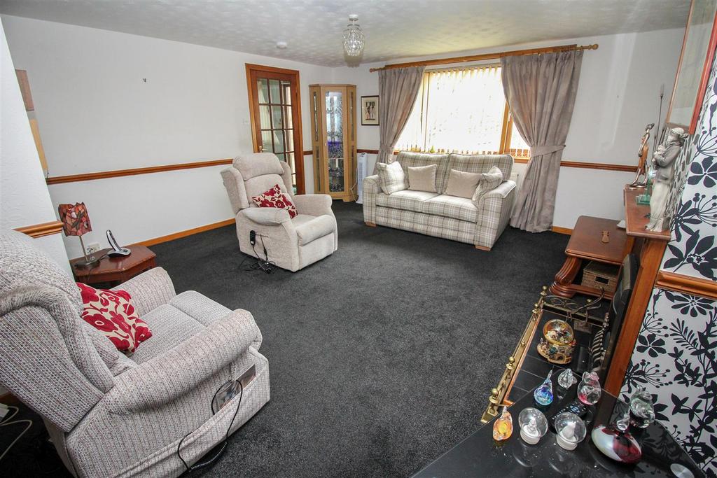 Longhope Drive, Hawick 3 bed semidetached house £195,000