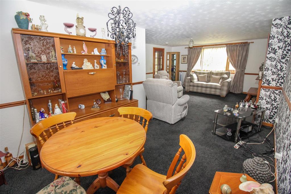 Longhope Drive, Hawick 3 bed semidetached house £195,000