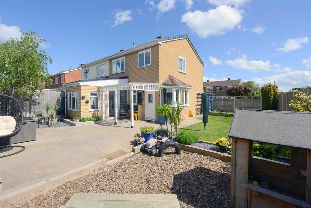 Mawley Close, Sutton Farm, Shrewsbury 3 bed semidetached house £275,000