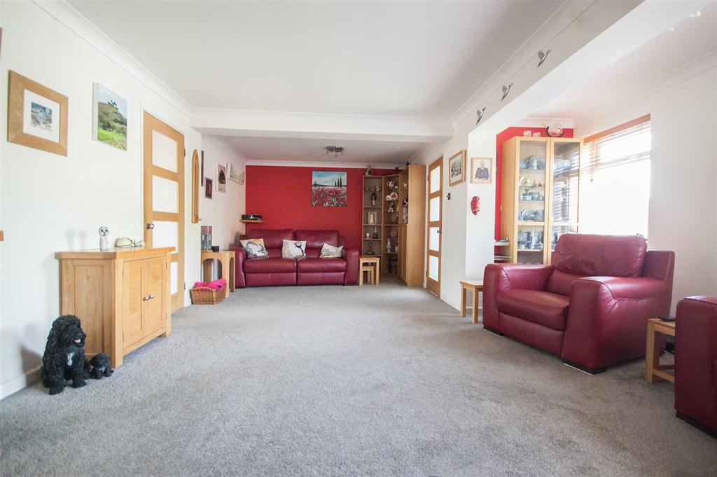 Beardsley Drive, Springfield, Chelmsford 3 bed link detached house for sale £429,995