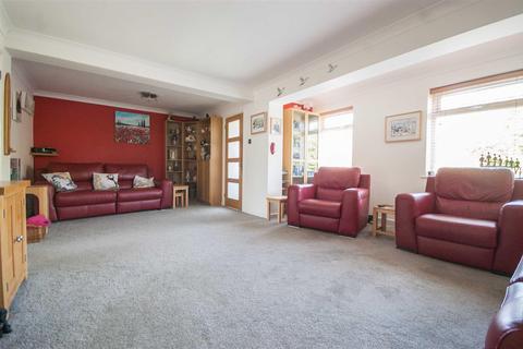 58 Beardsley Drive, Chelmsford, CM1 6ZG