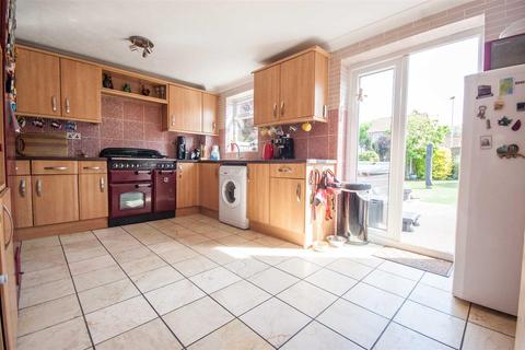 58 Beardsley Drive, Chelmsford, CM1 6ZG