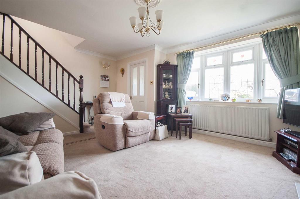 Downsway, Springfield, Chelmsford 3 bed semidetached house £385,000