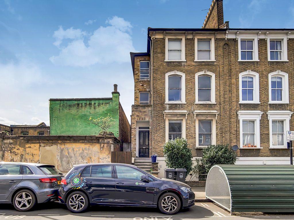 Bouverie Road, Stoke Newington, N16 2 bed flat £1,387 pcm (£320 pw)