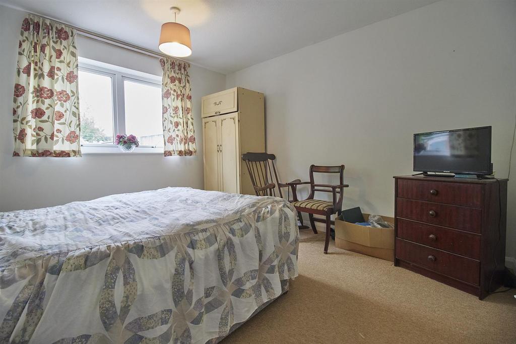 Kerry Close, Barwell 2 bed semidetached bungalow for sale £190,000