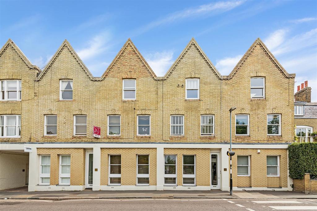 Sheen Lane, East Sheen, SW14 3 bed flat for sale £475,000
