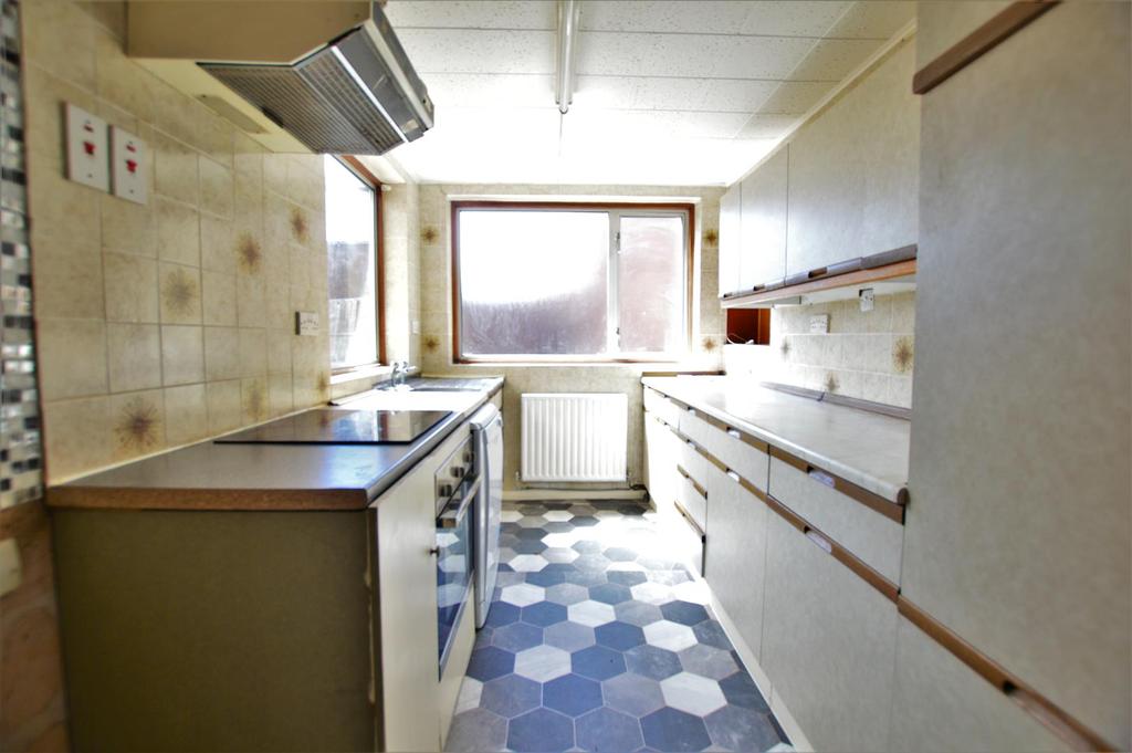 Kent Avenue, Slough, Slough 3 bed semidetached house £425,000