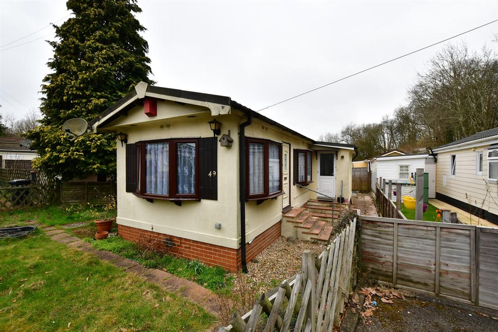 Harvel Road, Meopham, Kent 2 bed park home for sale £135,000