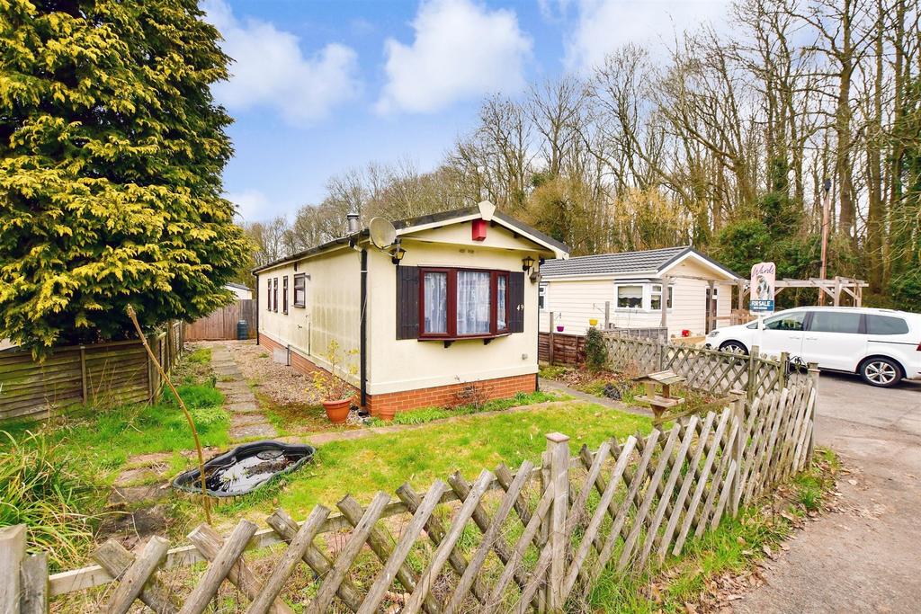 Harvel Road, Meopham, Kent 2 bed park home for sale £135,000