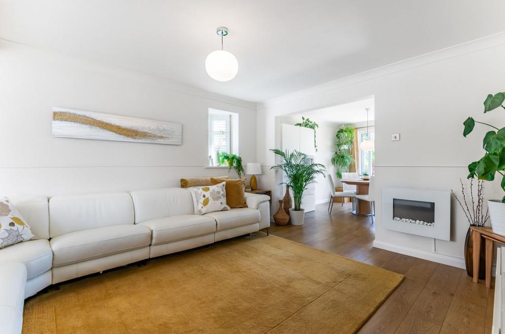 Quenby Way, Bromham, Bedford 4 bed detached house £475,000