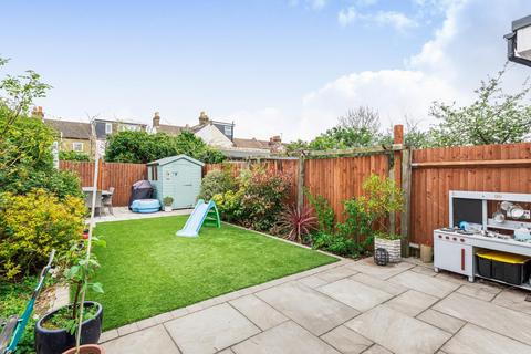 3 bedroom semi-detached house for sale - Fashoda Road, Bromley