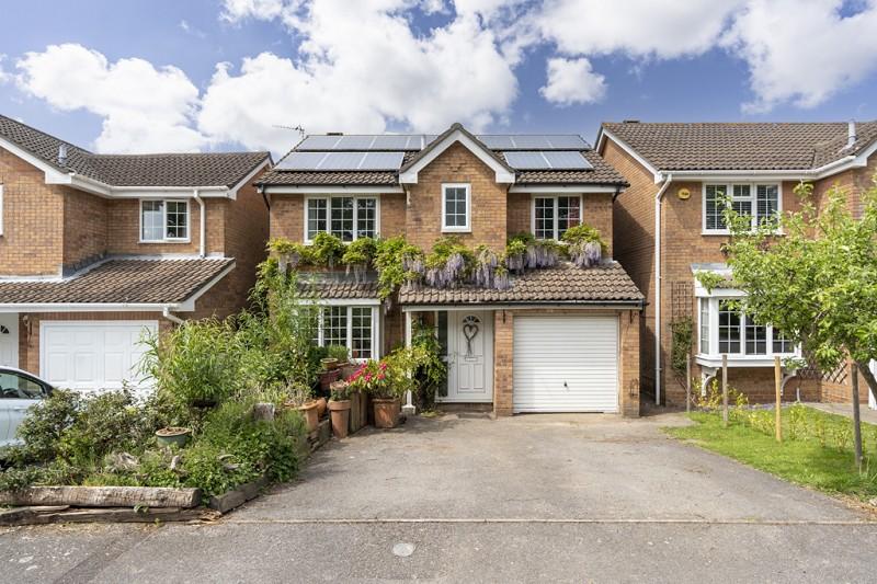 Buttercup Way, Locks Heath, Southampton, Hampshire. SO31 6DG 4 bed
