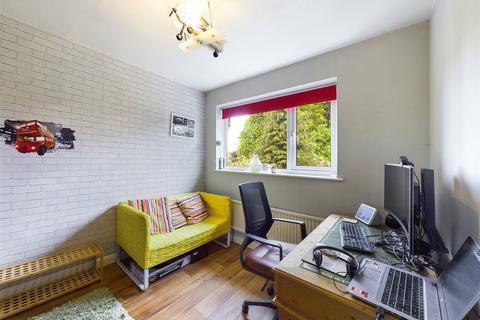 90 Brookfield Road, Hucclecote, Gloucester, GL3 3HJ