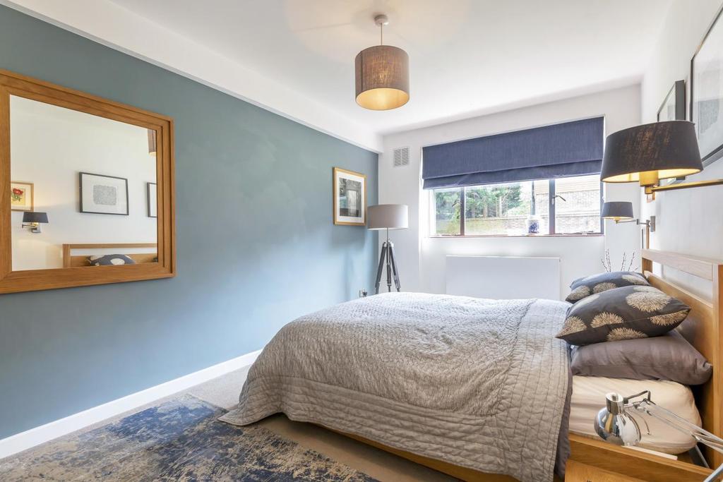 Champion Hill, Camberwell 2 bed flat £470,000