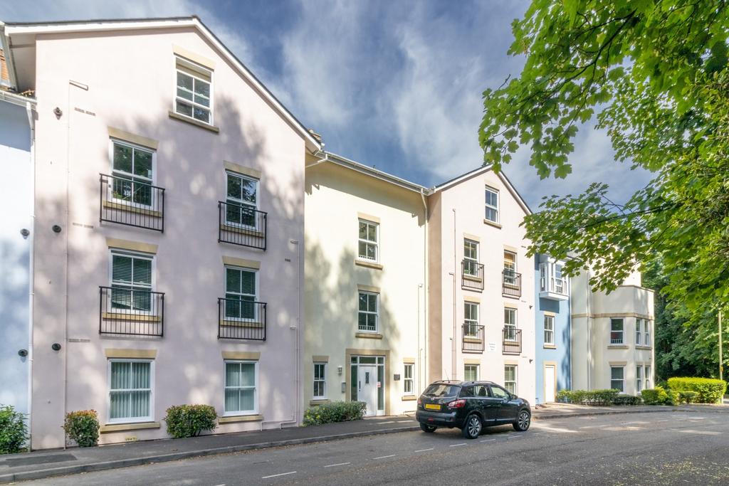 Ashbourne Court Winton Close, Winchester, Hampshire, SO22 2 bed ground