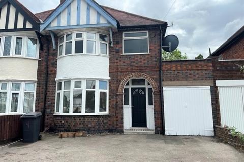 3 bedroom semi-detached house to rent, Wyngate Drive, Leicester LE3