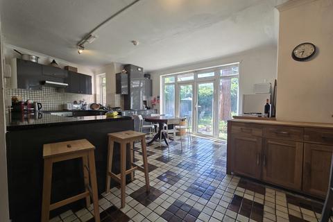 4 bedroom terraced house to rent, Cobham Road, London N22
