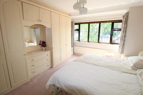 44 River Drive, Upminster, RM14 1AS