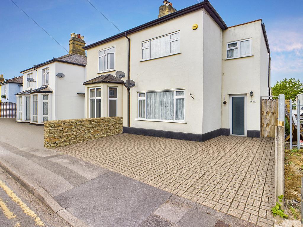 Alexandra Road, Addlestone, Surrey, KT15 3 bed semidetached house £