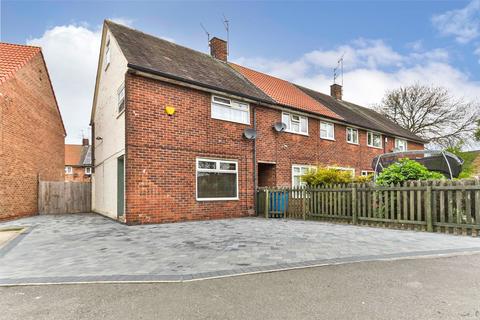 3 bedroom end of terrace house for sale - Stratton Close, Hull, HU8