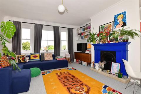 3 bedroom apartment for sale - Augusta Gardens, Folkestone, Kent