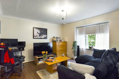 1 bedroom apartment to rent - Maynard Court, Rosefield Road, Staines-upon-Thames, Surrey, TW18