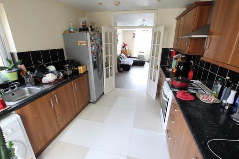 3 bedroom terraced house to rent - Croppath Road, Dagenham RM10