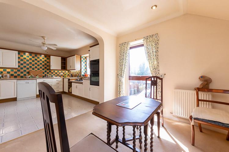 Dining to the Kitchen