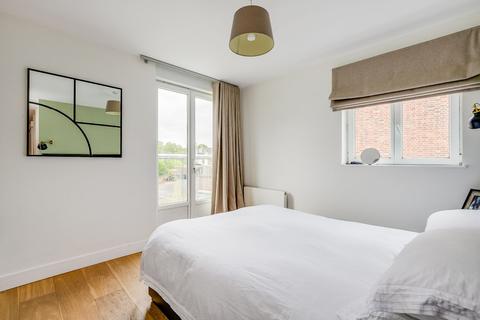 3 bedroom apartment for sale - White Hart Lane, Barnes, SW13