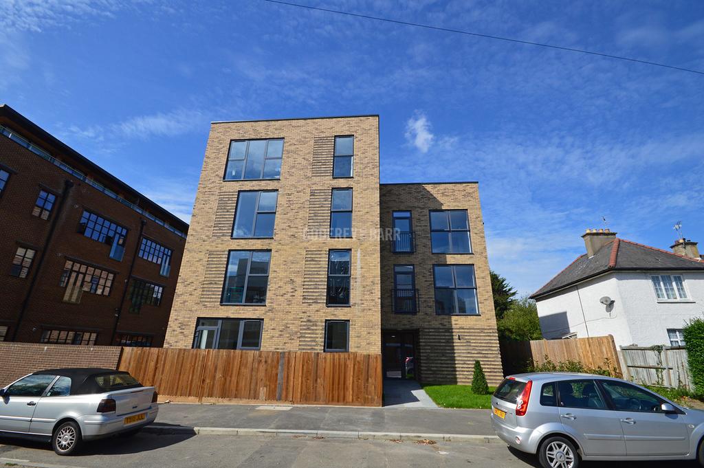 Mill Hill NW7 2 bed apartment to rent £3,000 pcm (£692 pw)