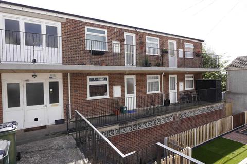 1 bedroom flat for sale - St  Georges Avenue, Dovercourt
