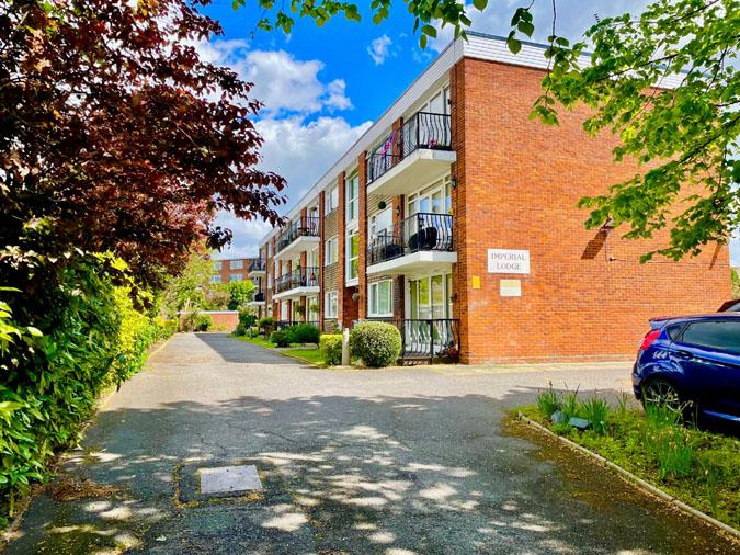 Imperial Avenue, WestcliffonSea SS0 2 bed flat £349,995