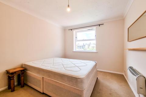 2 bedroom flat to rent, Massingberd Way, Tooting Bec
